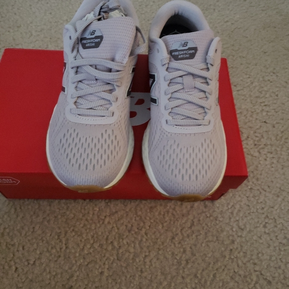 New Balance - Picture 3 of 5